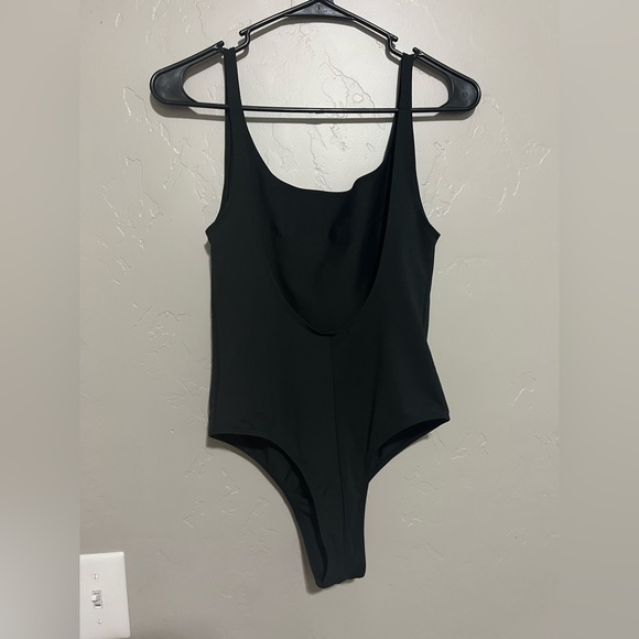 Obey worldwide bodysuit - Picture 2 of 3